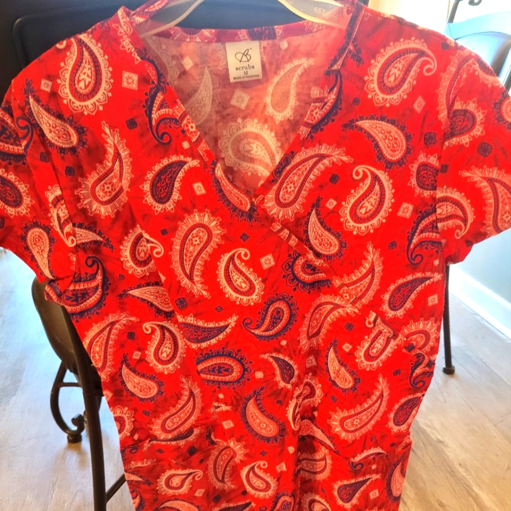 NEW Scrub Top. I have many more.Bundle and save. Ships with orders of 2 or more.